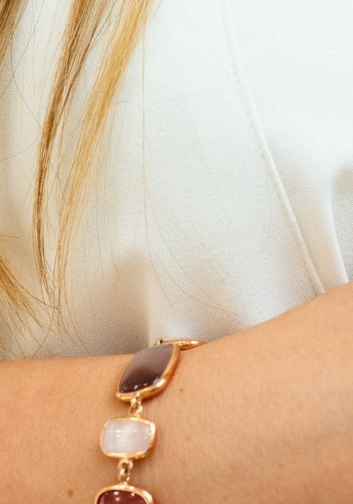 Bracciale Madì con pietre colorate al polso